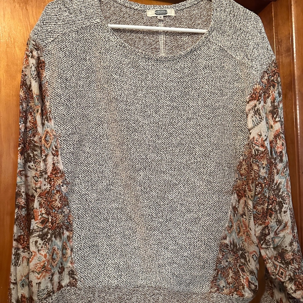 Gimmicks by BKE Knit Long Sleeve Blouse Size M